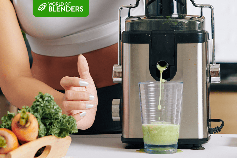 Juicer juicing green juice