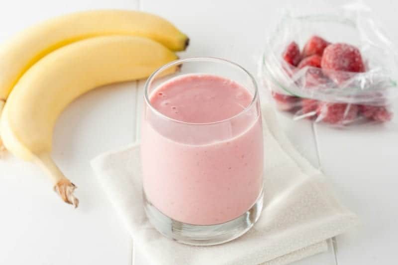 Quick strawberry smoothie by Confessions of an Over-Worked Mom