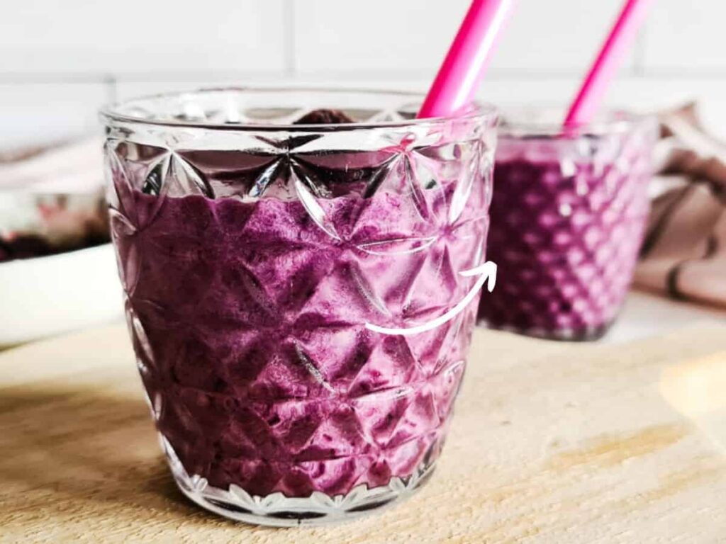 keto blueberry chia smoothie with almond milk for weight loss